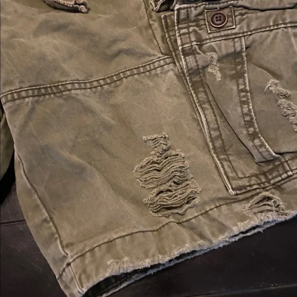 Abercrombie & Fitch Y2K olive green cargo shorts, size men’s 36 waist - Picture 5 of 8